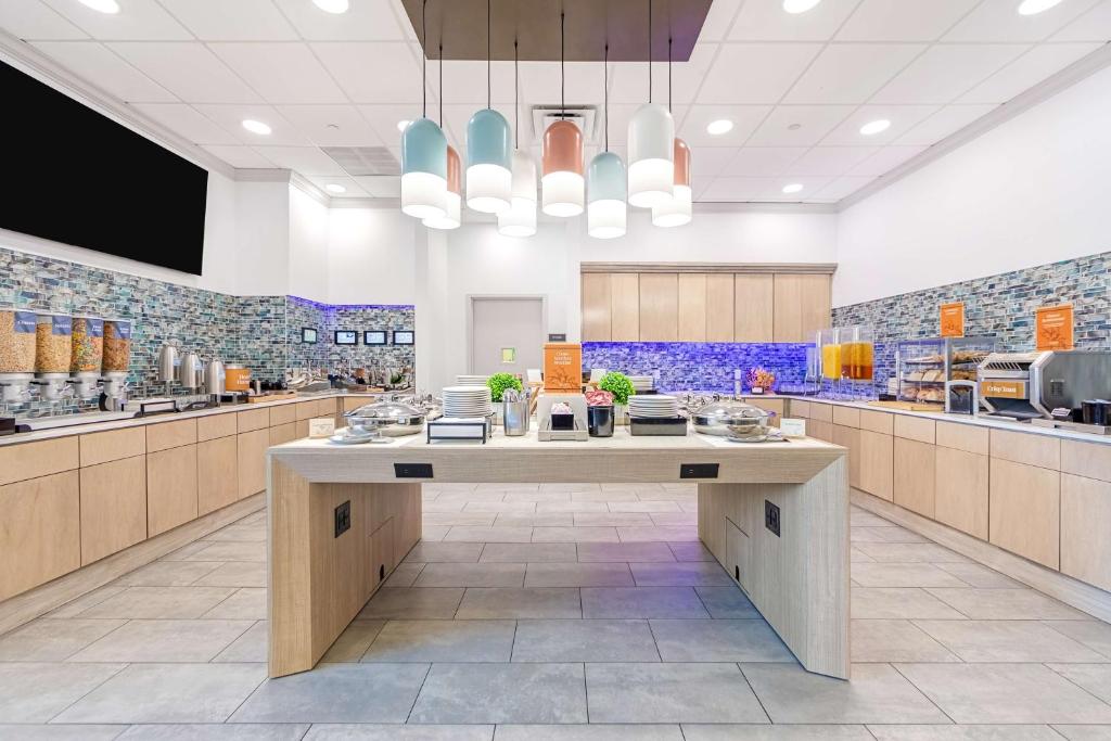 Kuchyň nebo kuchyňský kout v ubytování Homewood Suites by Hilton East Rutherford - Meadowlands, NJ
