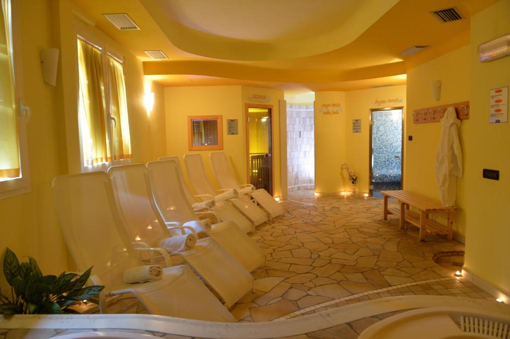 Część wypoczynkowa w obiekcie Hotel Dalla Serra