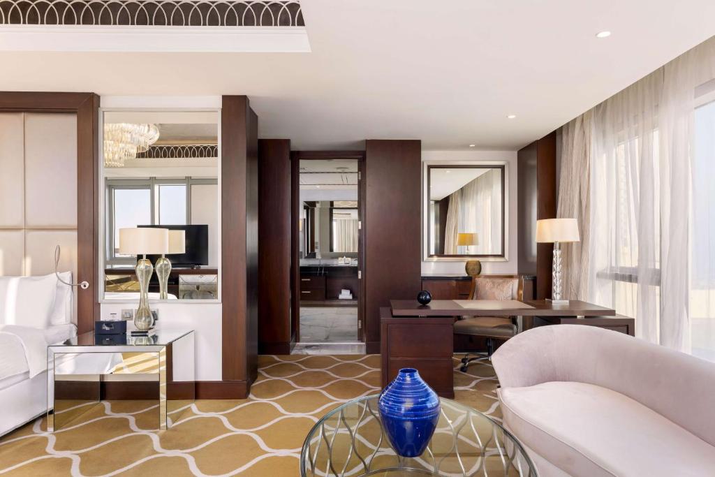 Hilton Dubai Al Habtoor City - Resim 38