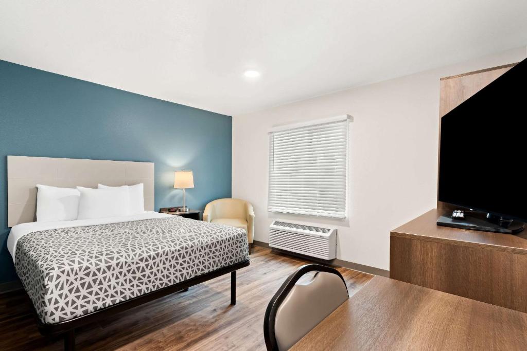 WoodSpring Suites Denver Commerce City photo