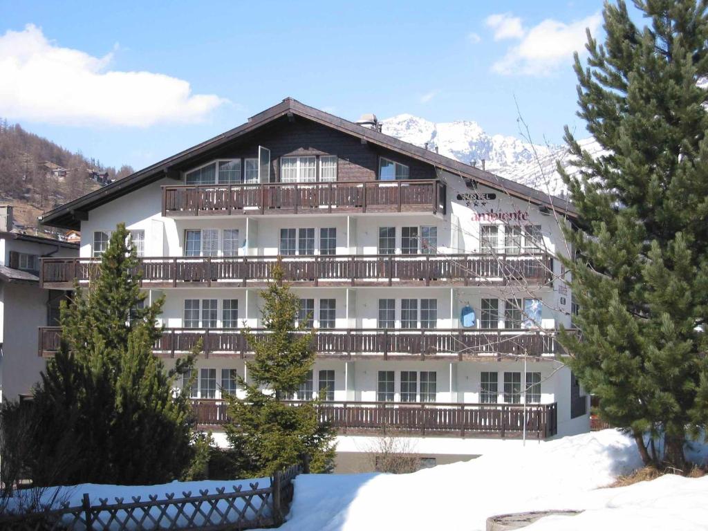 Nespecifikovaný výhled na hory nebo výhled na hory při pohledu z hotelu