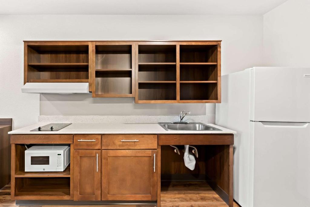 WoodSpring Suites Denver Commerce City photo