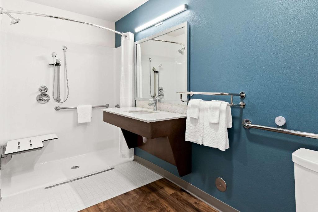 WoodSpring Suites Denver Commerce City photo