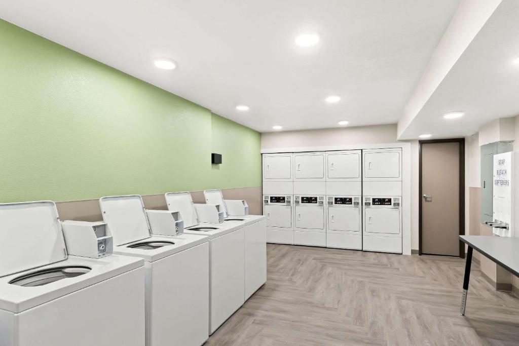 WoodSpring Suites Denver Commerce City photo
