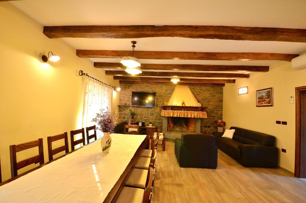 Posezení v ubytování Luxury Villa Maslina with private pool & jacuzzi