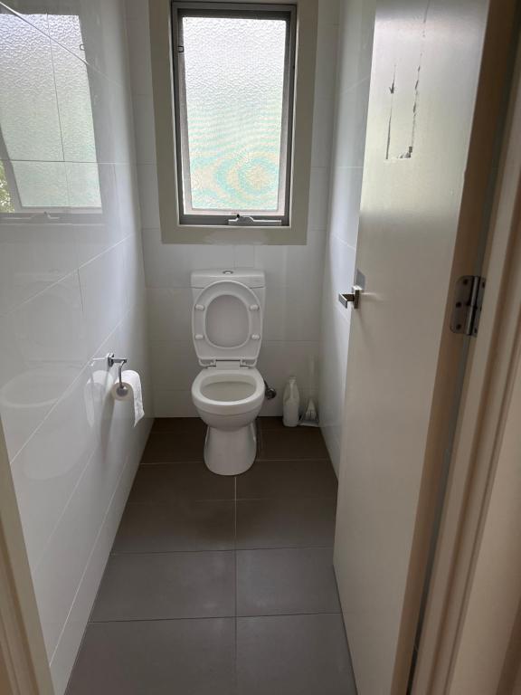 Koupelna v ubytování Room in Kew East