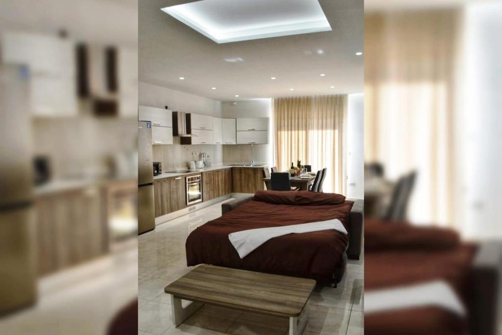 Postel nebo postele na pokoji v ubytování Msida Classic Flat 13, close to Valletta, Sliema & Sea