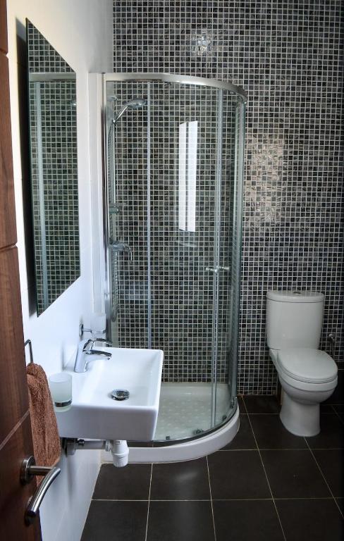 Koupelna v ubytování Msida Classic Flat 13, close to Valletta, Sliema & Sea
