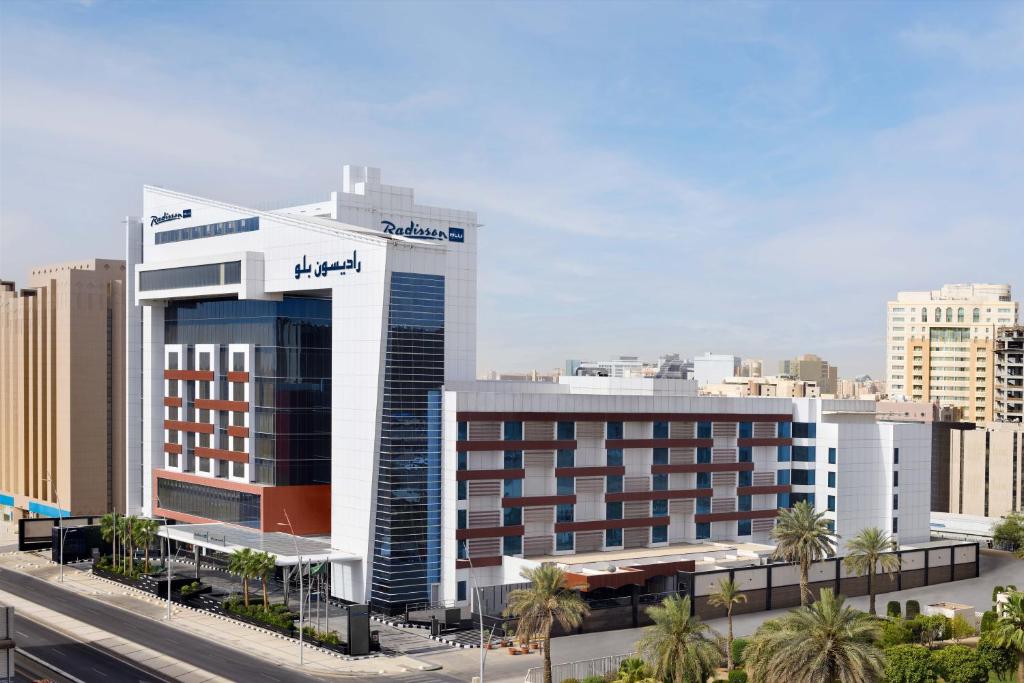Radisson Blu Hotel and Convention Centre, Riyadh Minhal - Housity
