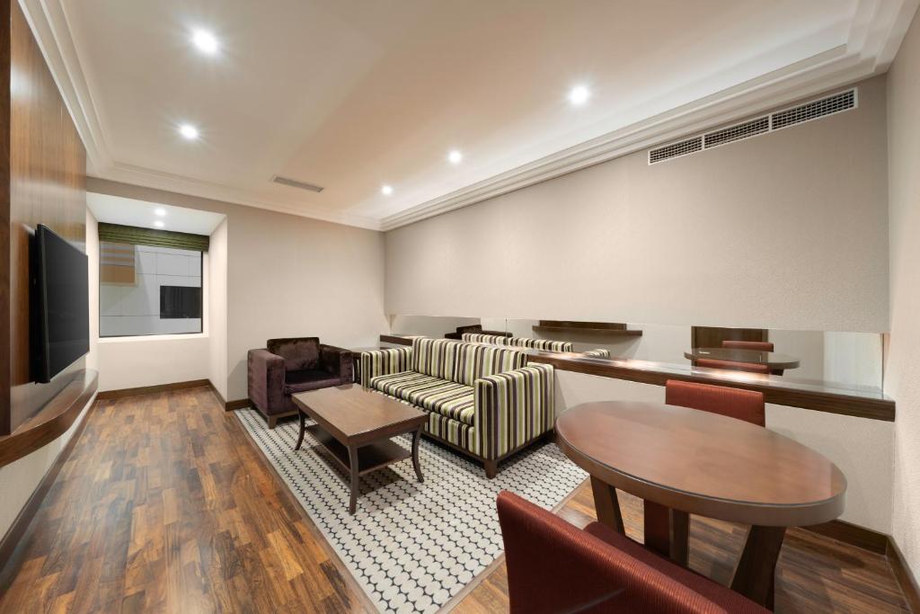 Radisson Blu Hotel and Convention Centre, Riyadh Minhal - Suite Junior