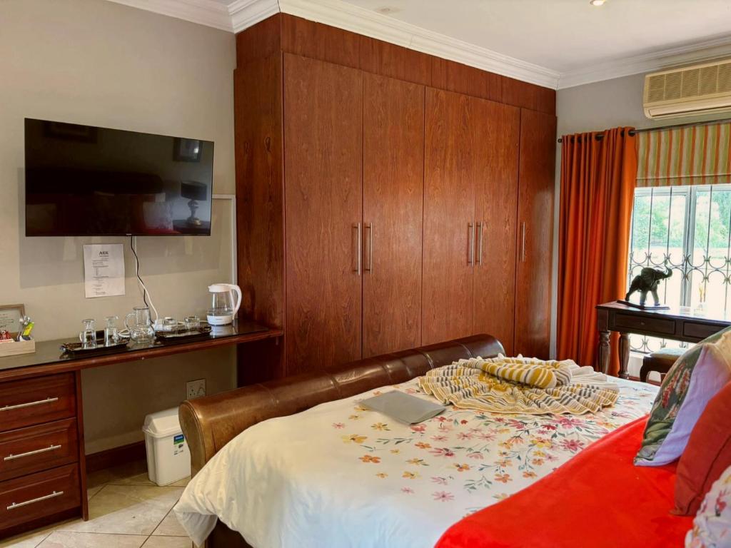 ARK Guesthouse - Large Double Room