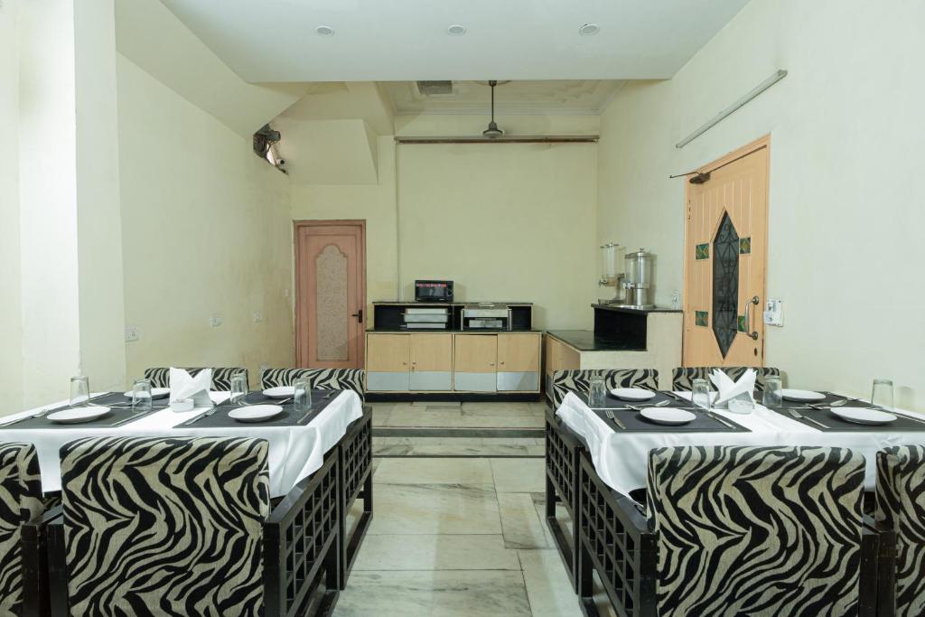 Kuchyň nebo kuchyňský kout v ubytování Hotel Sunstar Residency
