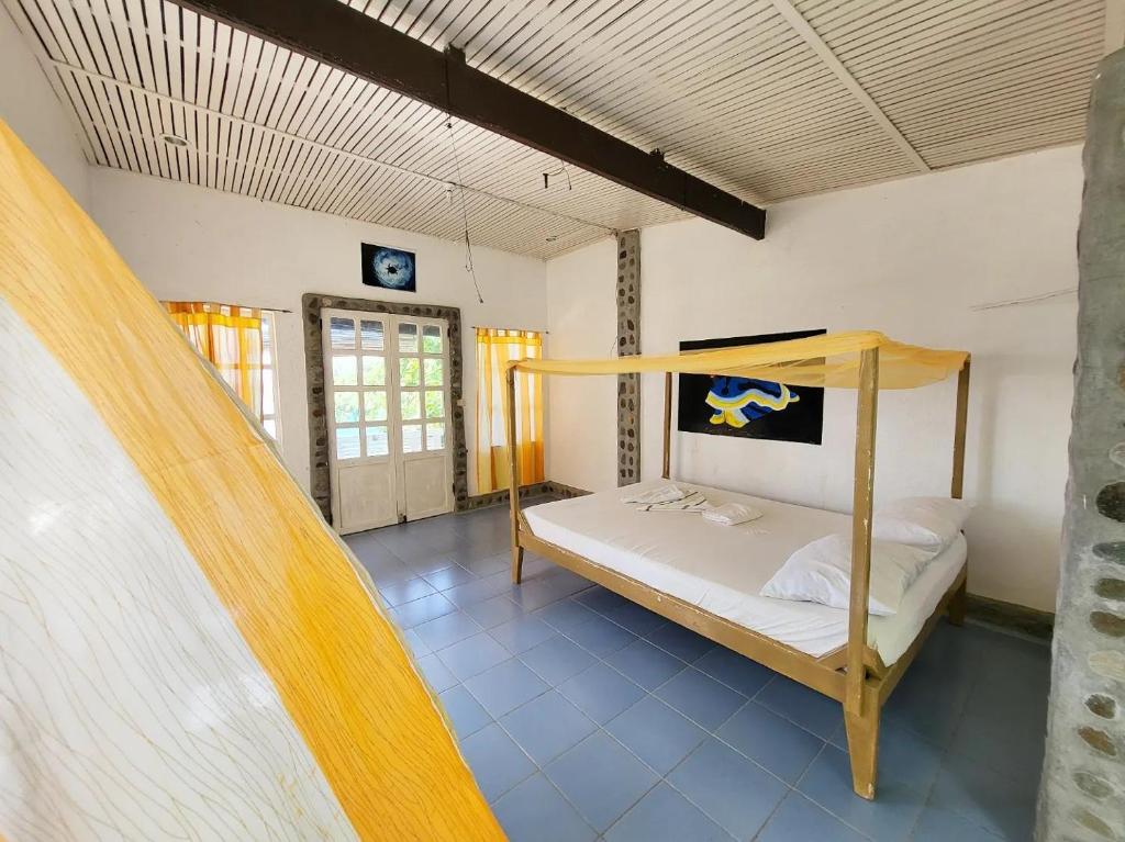 En eller flere senge i et værelse på Liberty's Lodge and Diving - Apo Island