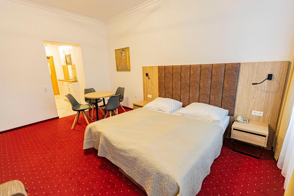 Postel nebo postele na pokoji v ubytování Hotel Klimt