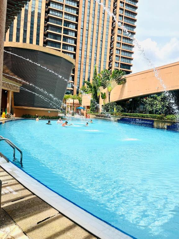 Bazén v ubytování RESORT SUITES AT BARJAYA TIMES SQUARE kL nebo v jeho okolí