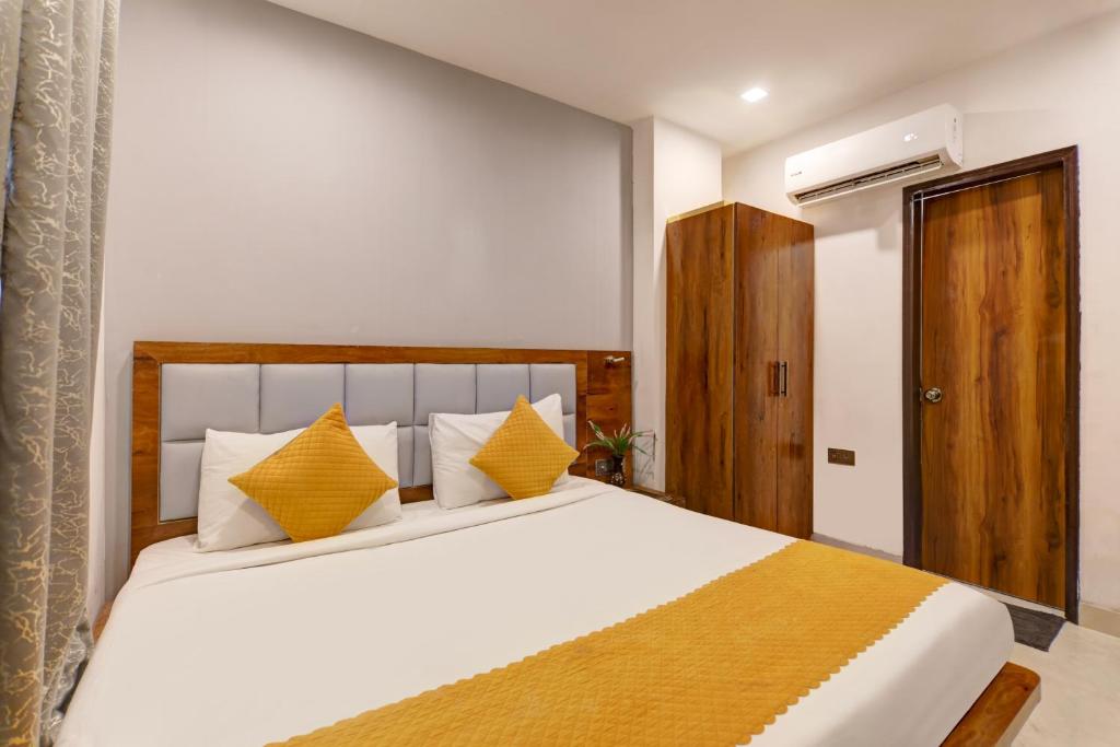 Postel nebo postele na pokoji v ubytování Status By Hotel The Emporio