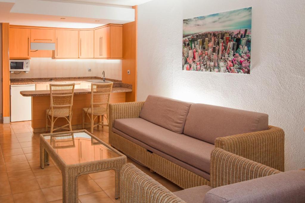 Kuchyň nebo kuchyňský kout v ubytování Hotel LIVVO Lago Taurito & Aquapark