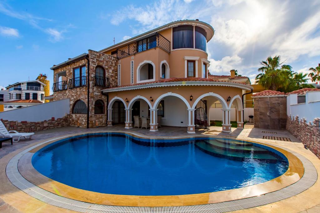 Πισίνα στο ή κοντά στο Red Premıum Avangarde Şık Mimari