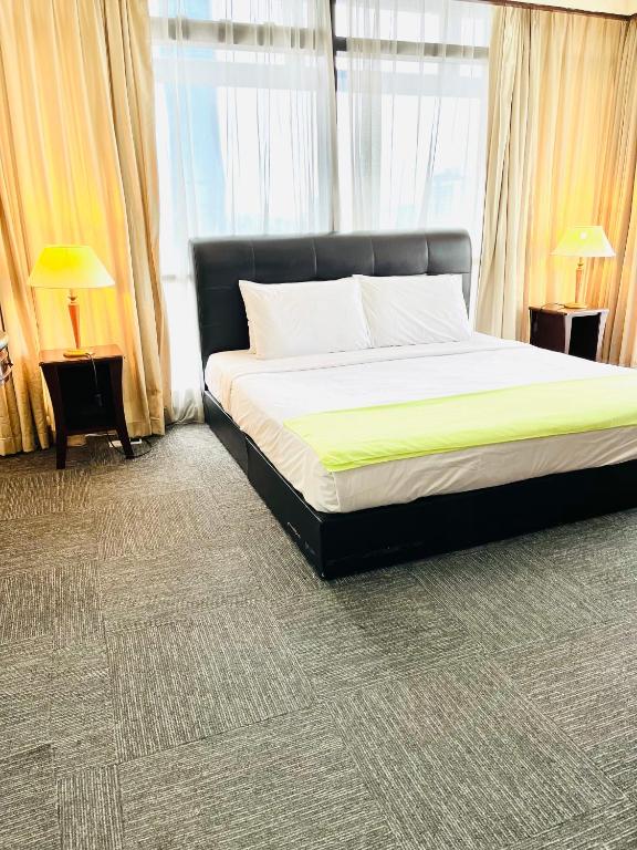Postel nebo postele na pokoji v ubytování RESORT SUITES AT BARJAYA TIMES SQUARE kL
