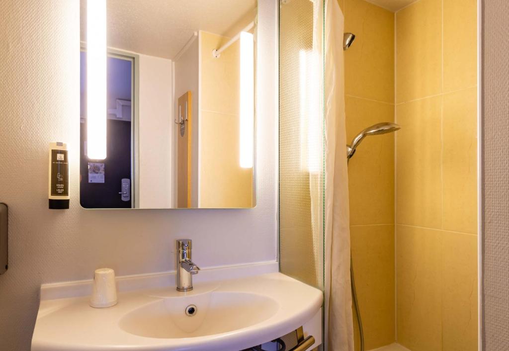Koupelna v ubytování B&B HOTEL Valence Nord