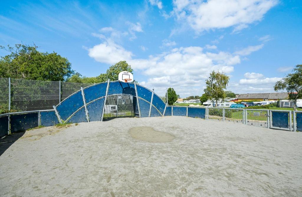 Bazén v ubytování First Camp Bøjden Strand nebo v jeho okolí