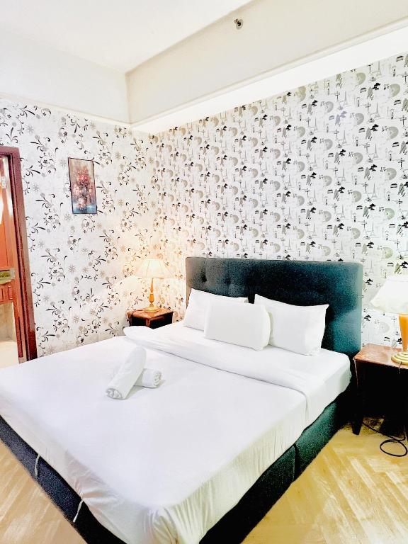 Postel nebo postele na pokoji v ubytování RESORT SUITES AT BARJAYA TIMES SQUARE kL