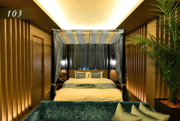 Postel nebo postele na pokoji v ubytování Hotel Ayung 大人専用