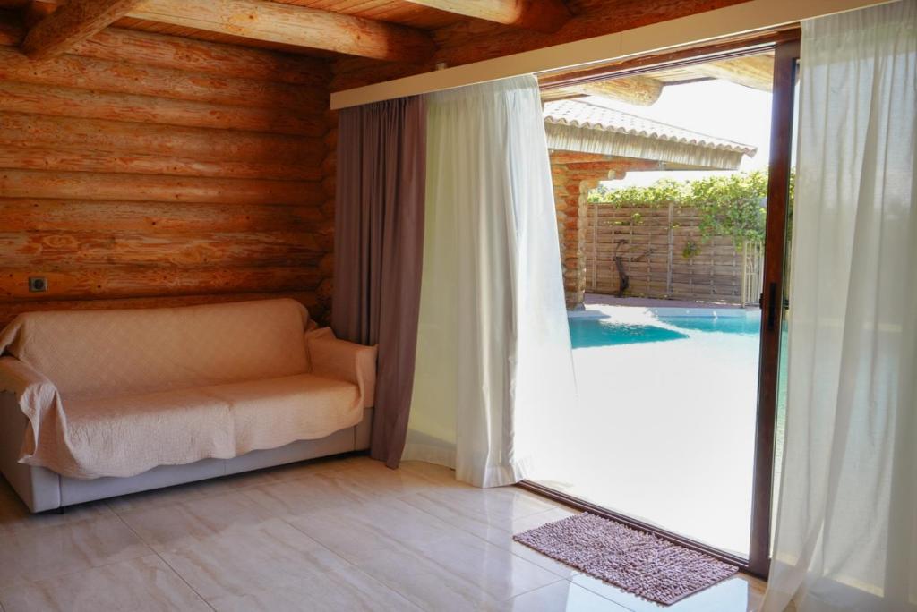 Bazén v ubytování Domaine La Pietra nebo v jeho okolí