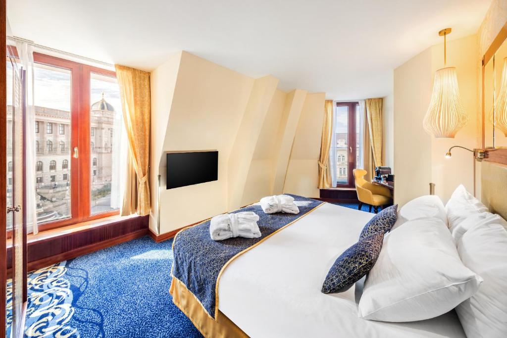 
Deluxe Double Room with City View
