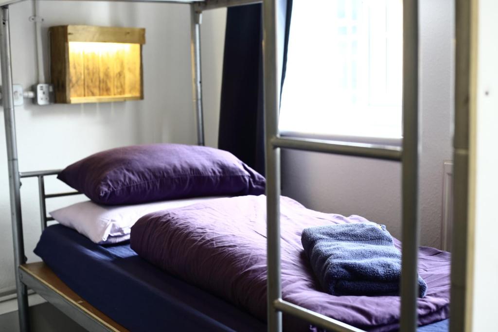 Postel nebo postele na pokoji v ubytování Central Backpackers