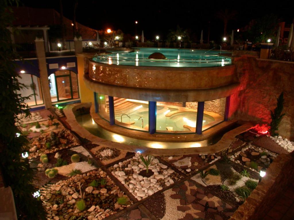 Bazén v ubytování Hotel La Laguna Spa & Golf nebo v jeho okolí
