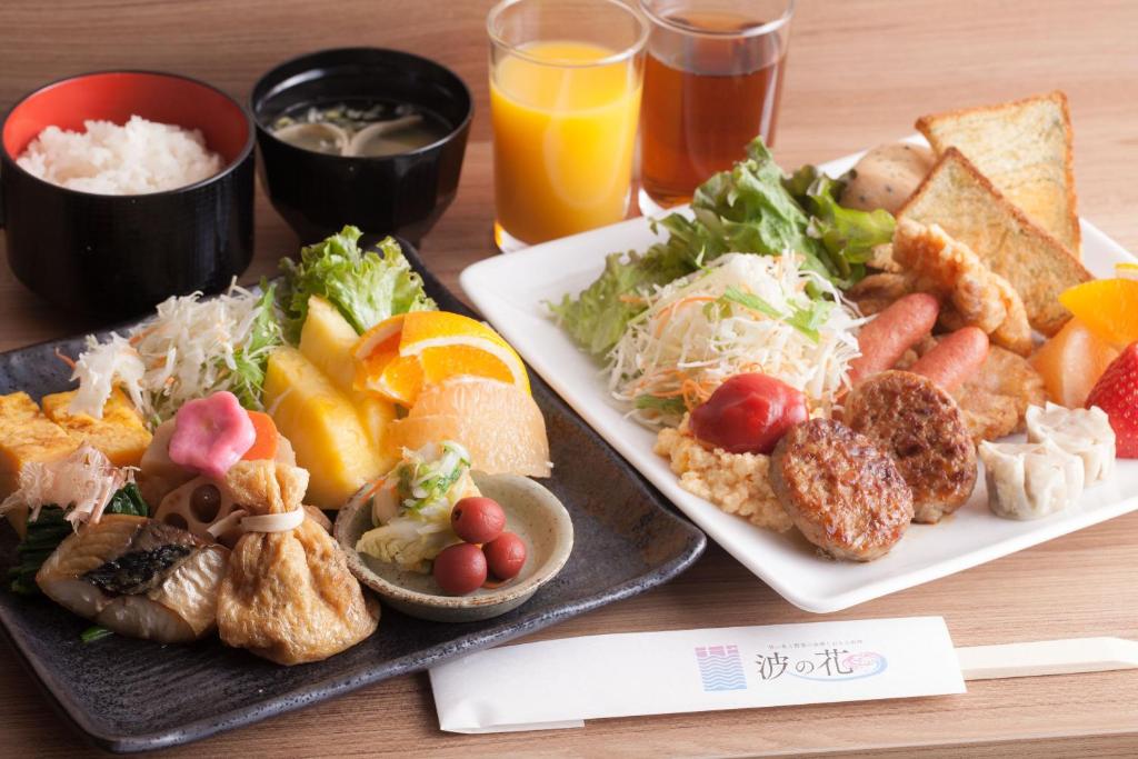 a table with two plates of food and drinks at HOTEL MYSTAYS PREMIER Kanazawa in Kanazawa