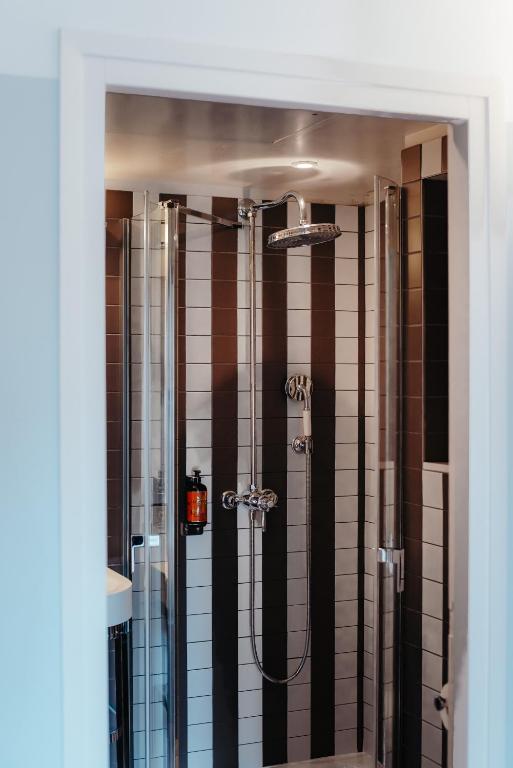 Koupelna v ubytování Hotel Eiffel Blomet