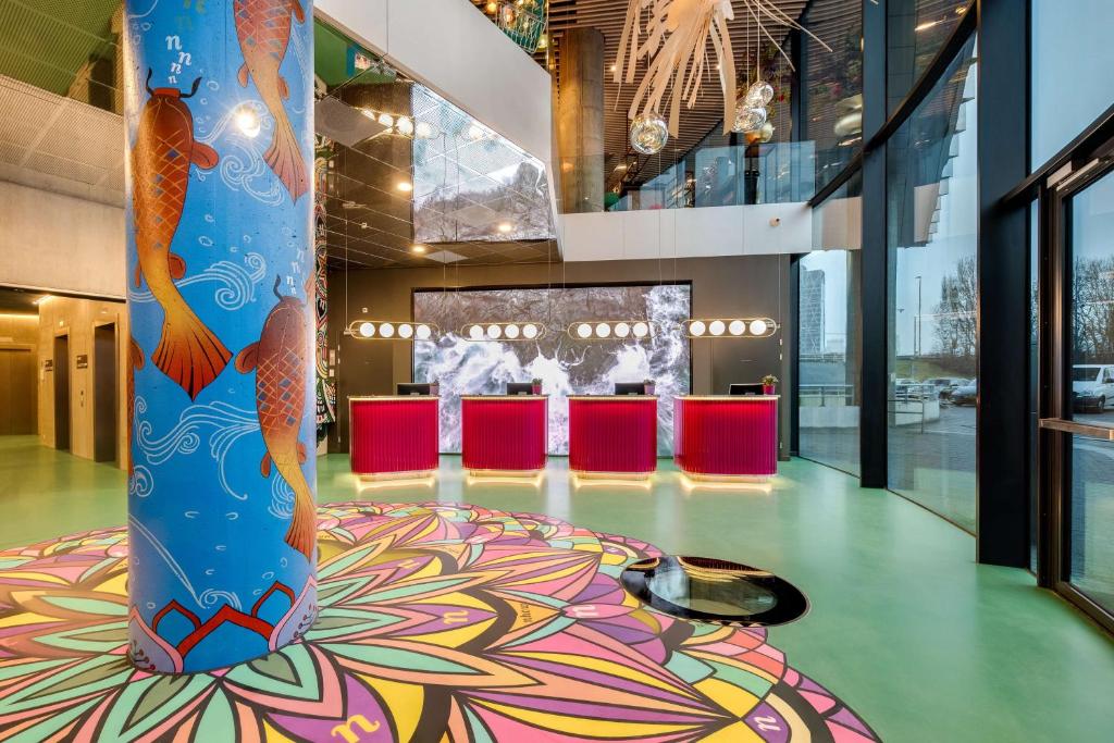 Een zitgedeelte bij nhow Amsterdam Rai