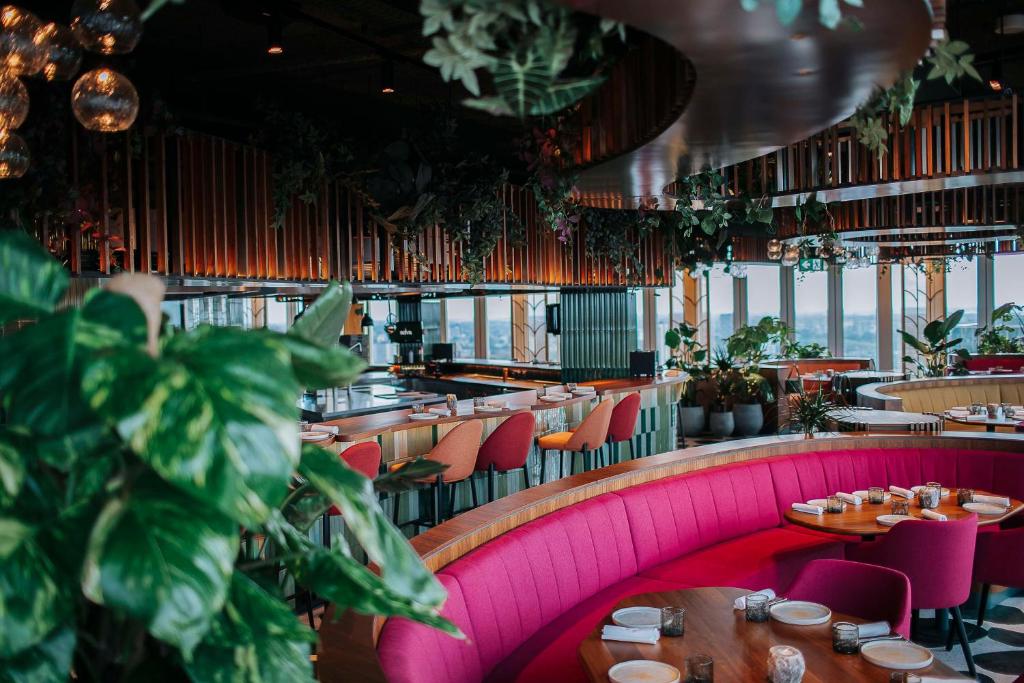 Een restaurant of ander eetgelegenheid bij nhow Amsterdam Rai