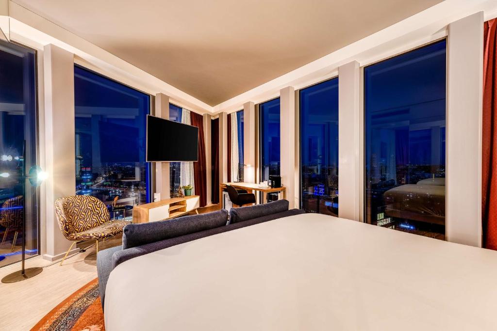 
nhow Premium Double Room with View
