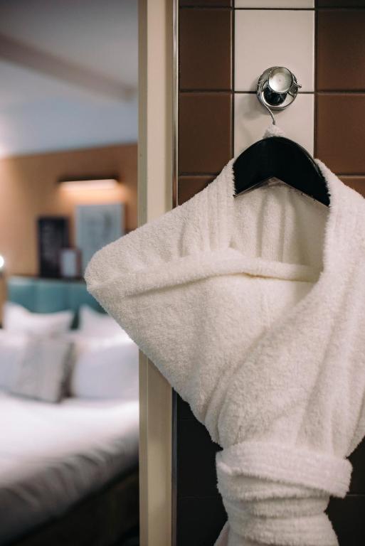 Postel nebo postele na pokoji v ubytování Hotel Eiffel Blomet