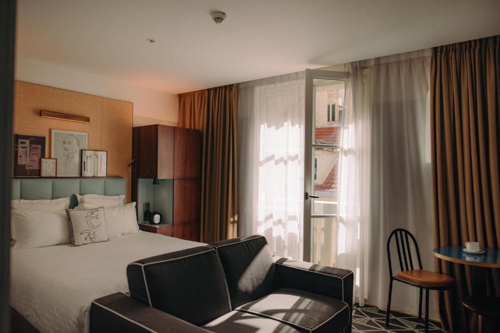 Postel nebo postele na pokoji v ubytování Hotel Eiffel Blomet