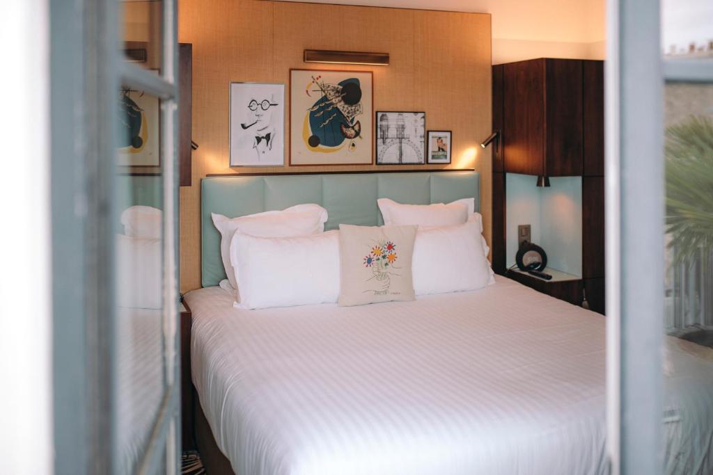 
Suite Terrace with pool access 
