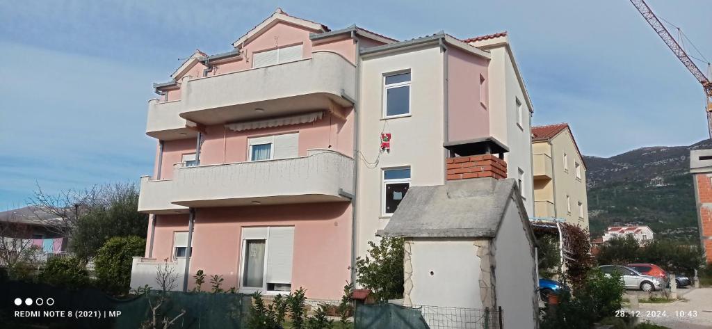 Budova, v ktorej sa apartmán nachádza