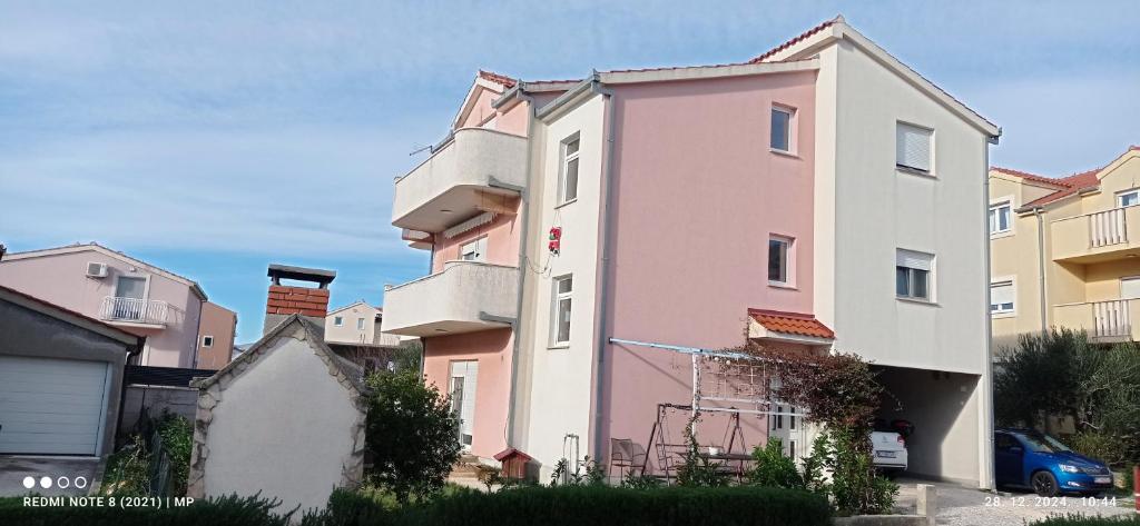 Budova, v ktorej sa apartmán nachádza