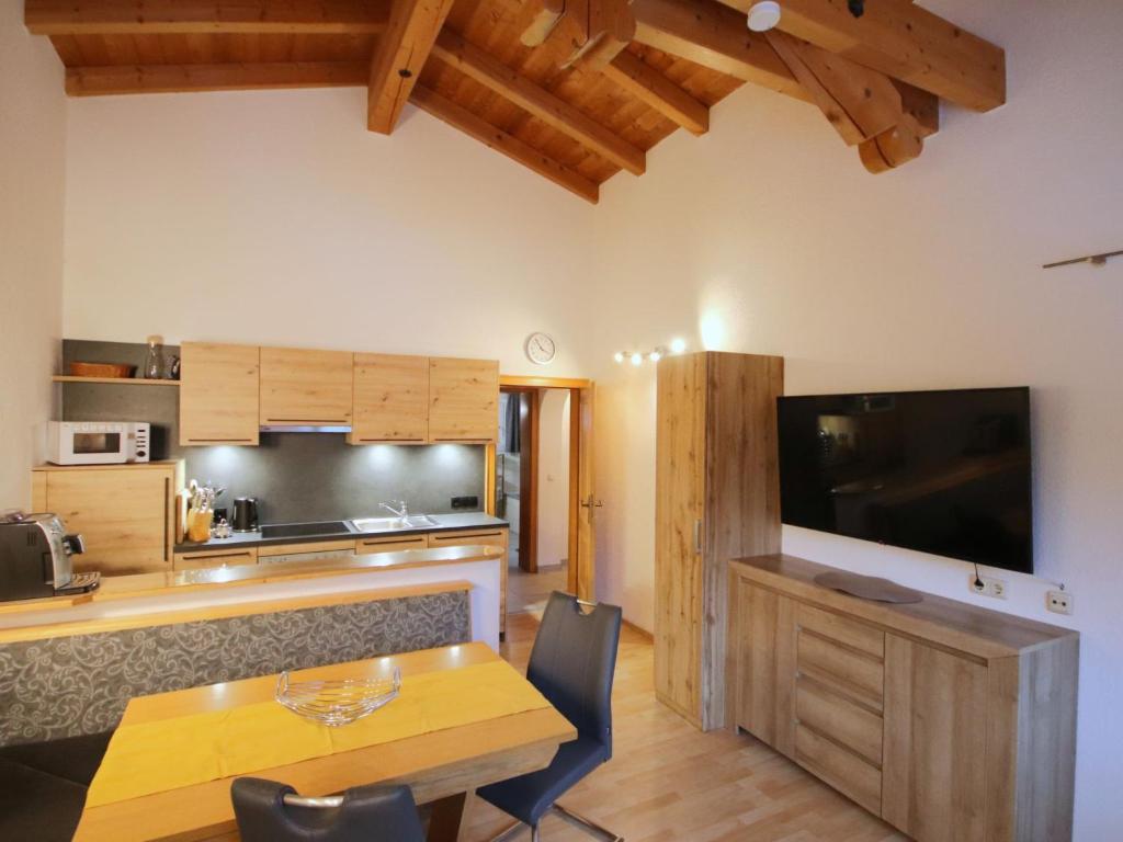 Kuchyňa alebo kuchynka v ubytovaní Apartment Piz Mundin by Interhome