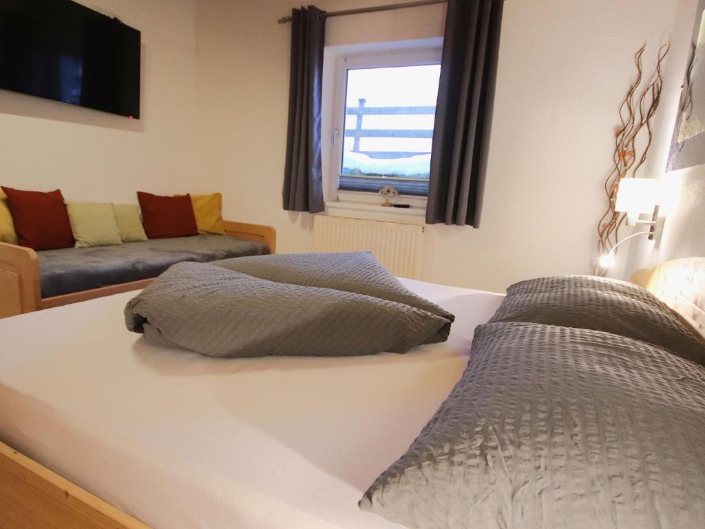Posteľ alebo postele v izbe v ubytovaní Apartment Piz Mundin by Interhome