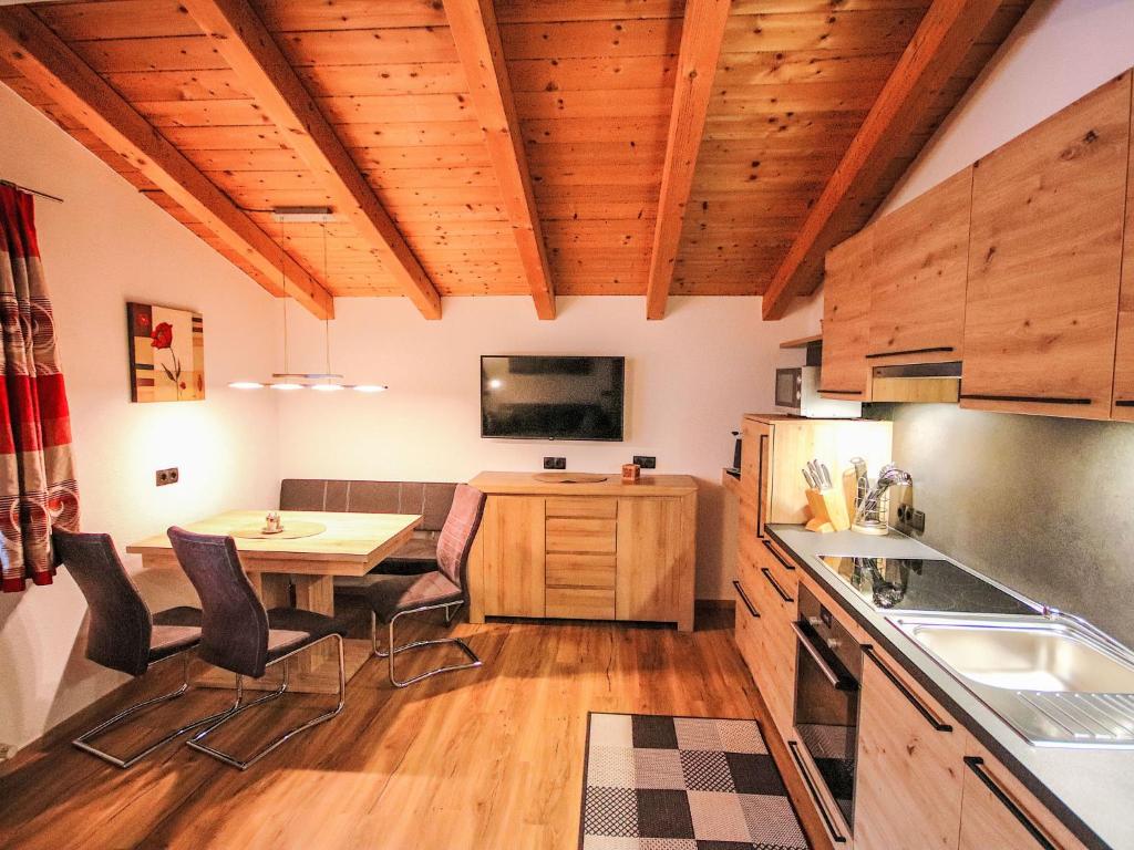 Kuchyň nebo kuchyňský kout v ubytování Apartment Piz Munschuns by Interhome