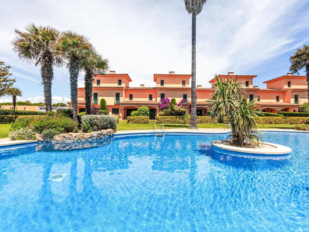 Bazén v ubytování Apartment Port Pals A I by Interhome nebo v jeho okolí