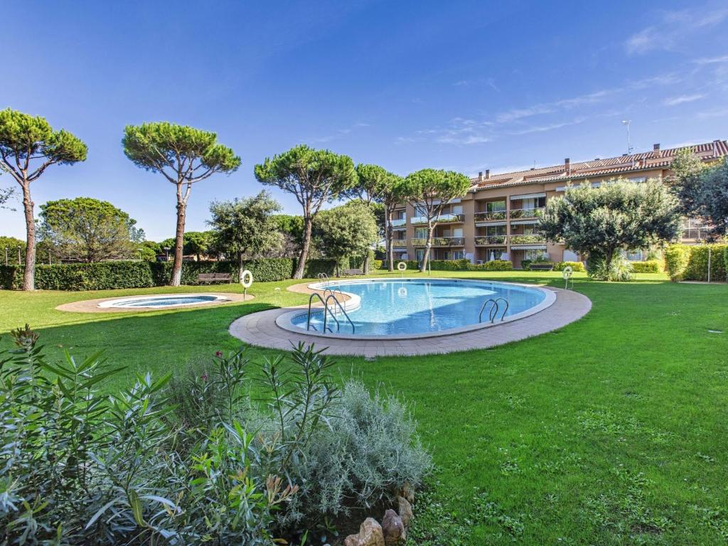 Bazén v ubytovaní Apartment Ca la Marisa by Interhome alebo v jeho blízkosti