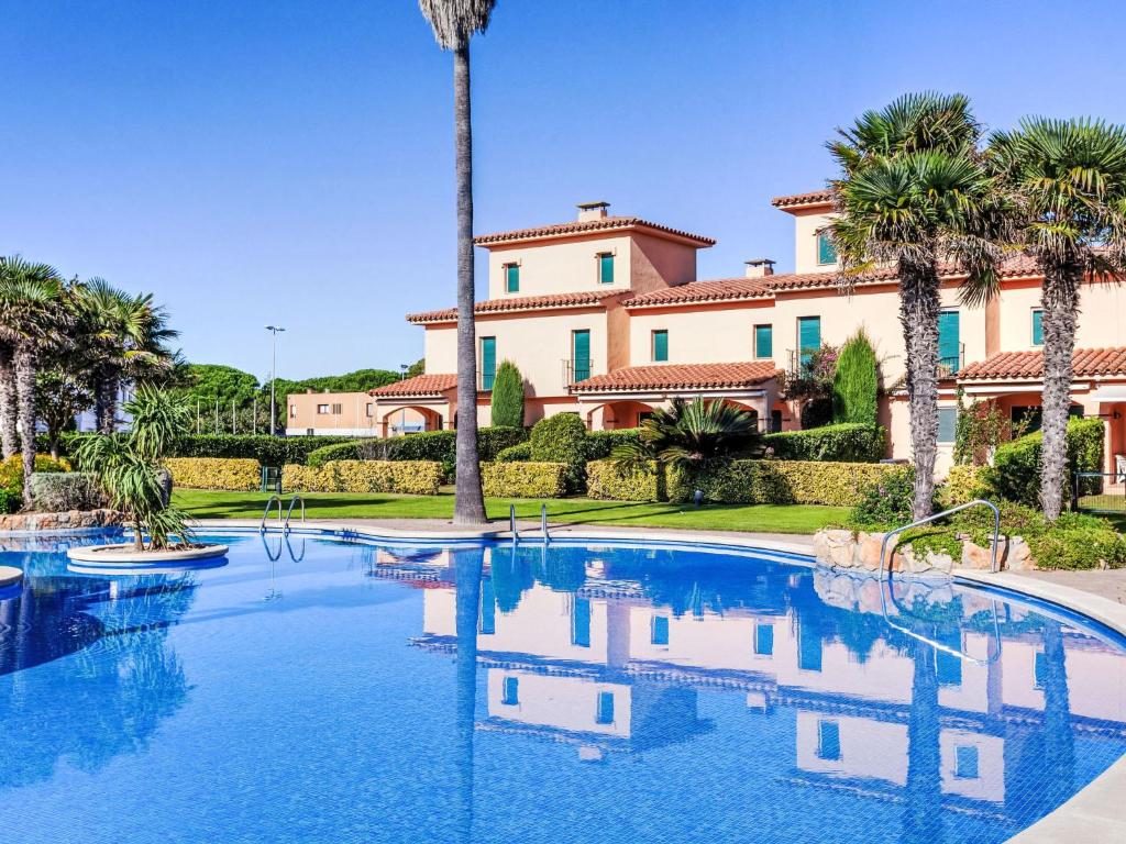 Bazén v ubytovaní Holiday Home Port Pals Village by Interhome alebo v jeho blízkosti