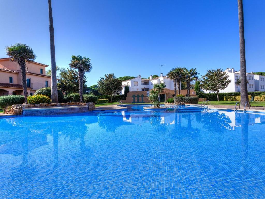 Bazén v ubytování Apartment Port Pals CIII Vista Bonita by Interhome nebo v jeho okolí