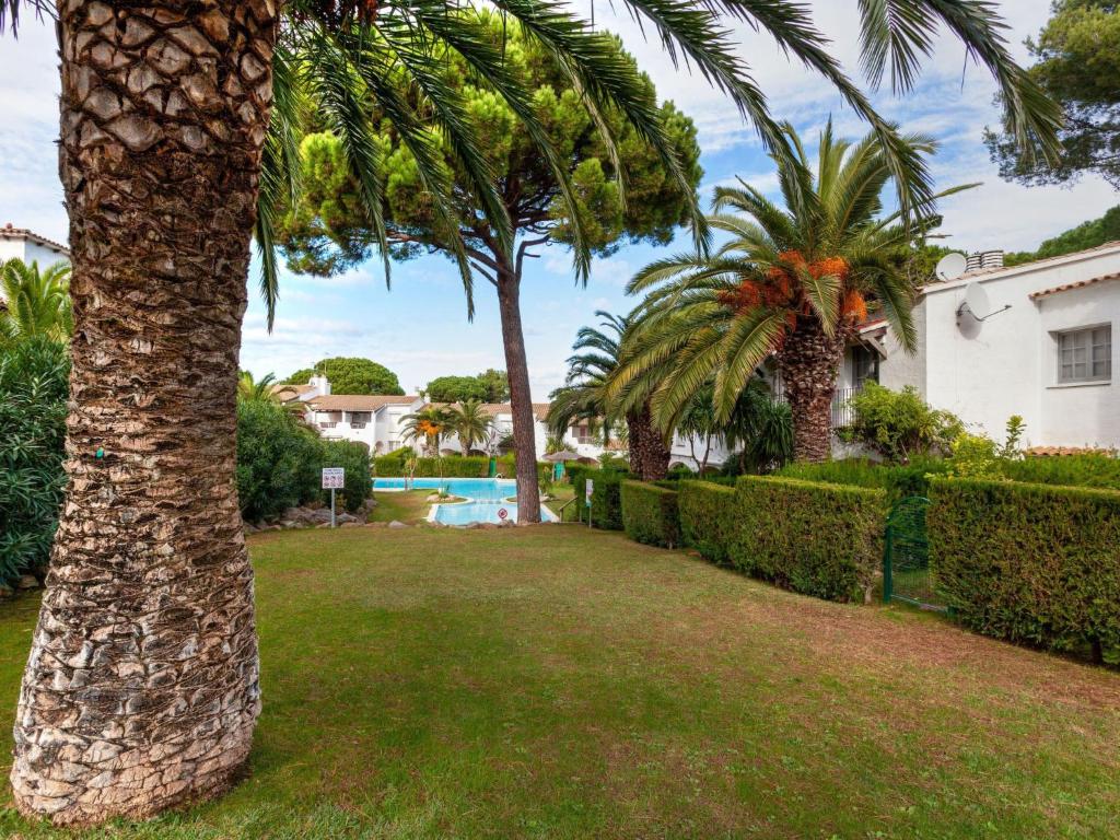 Bazén v ubytovaní Holiday Home Villa Blanca Feliu by Interhome alebo v jeho blízkosti