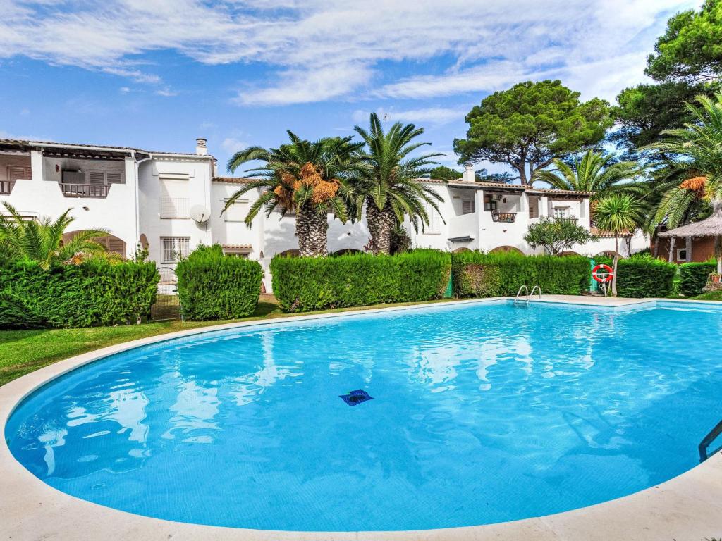 Bazén v ubytovaní Holiday Home Villa Blanca Feliu by Interhome alebo v jeho blízkosti